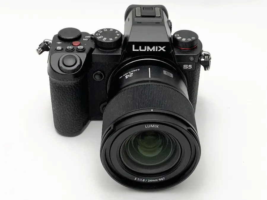 Lensa Panasonic Lumix S 24mm f/1.8: Review Wide-Angle Kompak_01