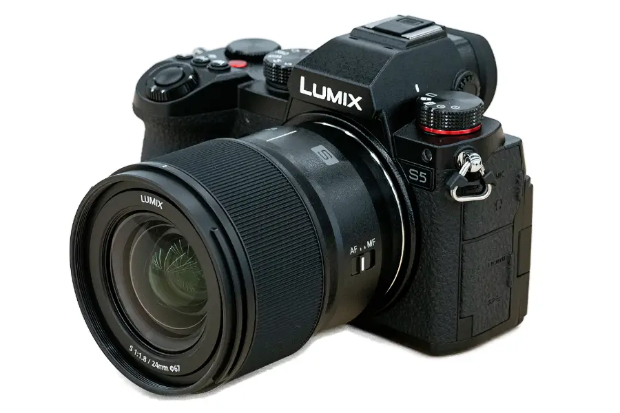 Lensa Panasonic Lumix S 24mm f/1.8: Review Wide-Angle Kompak_01