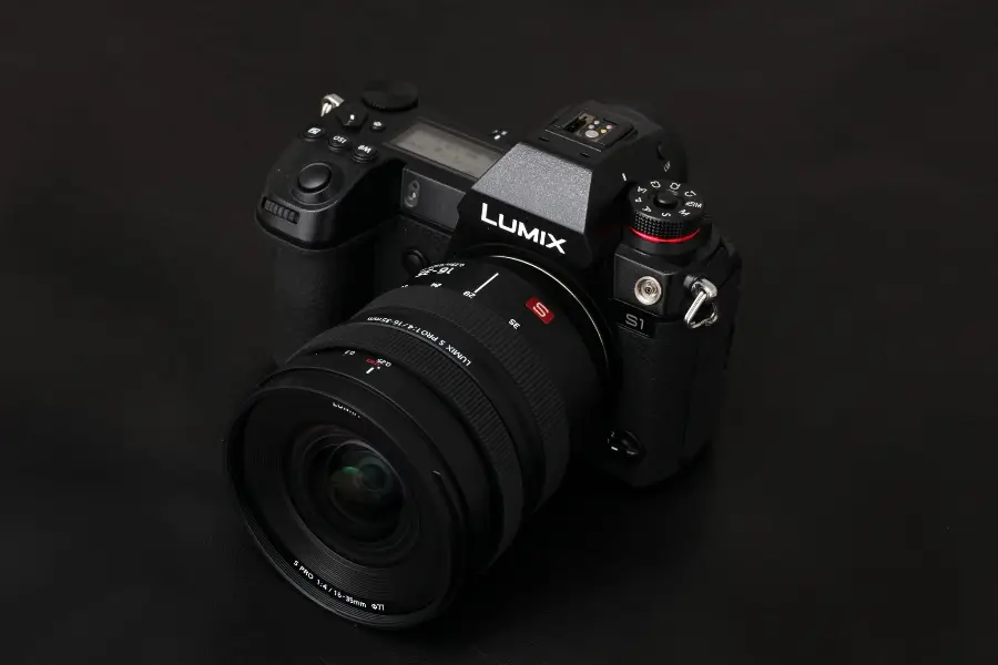 Panasonic Lumix S Pro 16-35mm f/4 : Zoom Grand Angle Premium_01