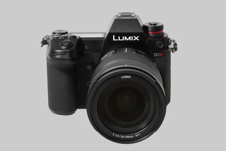 Panasonic Lumix S1R Review: High-Resolution Pro Camera_01