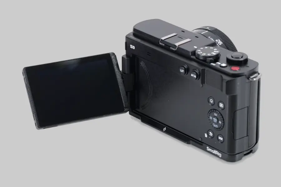 Đánh giá Panasonic S9: Máy ảnh mirrorless nhỏ gọn tốt nhất_01